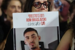 Sur les 251 personnes enlevées lors de l'attaque du Hamas le 7 octobre 2023 sur le sol israélien, 47 sont toujours retenues à Gaza, dont 25 sont décédées selon l'armée israélienne (archives). KEYSTONE/EPA/ABIR SULTAN
